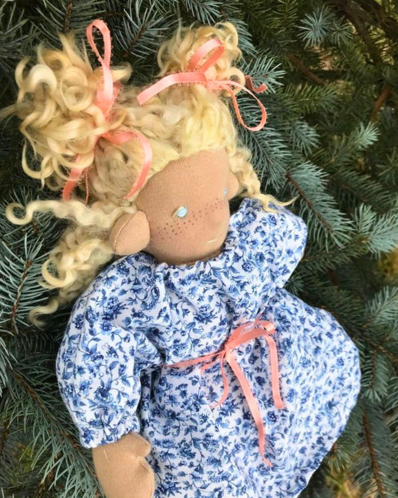 Simple Waldorf Doll featured image