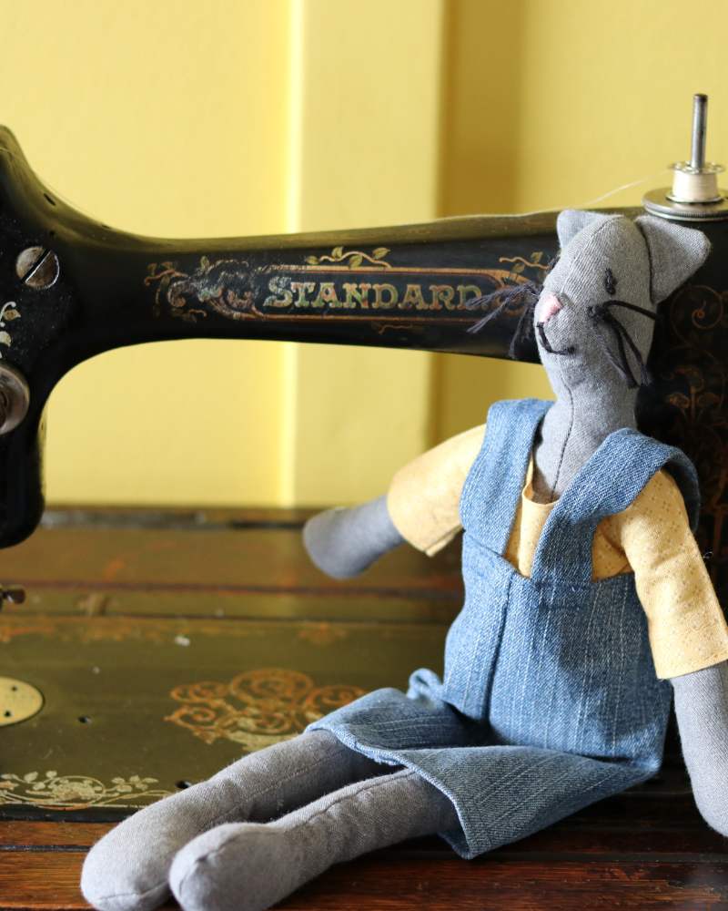 FREE Plush Cat Sewing Pattern adorable DIY stuffed animal