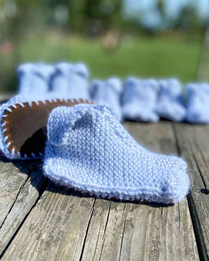 How to knit baby booties: FREE Easy knitting pattern!