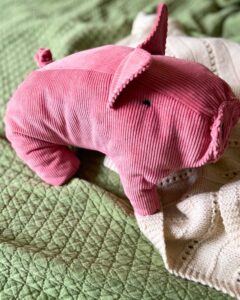 Free Pig Sewing Pattern: How to make a cute plush pig