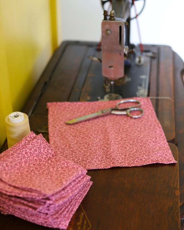 How To Sew Cloth Napkins (Easy Tutorial)